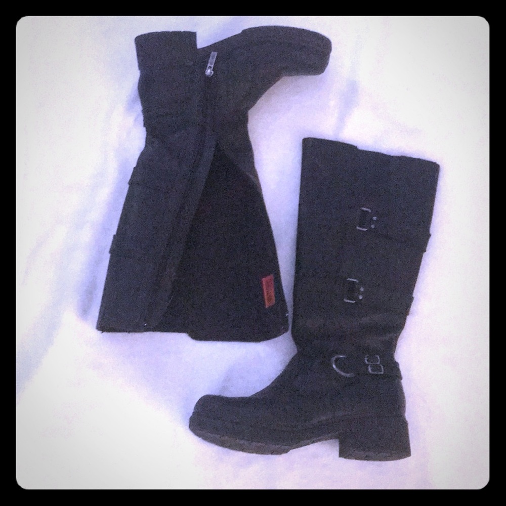 Women’s Harley Davidson motorcycle riding boots.